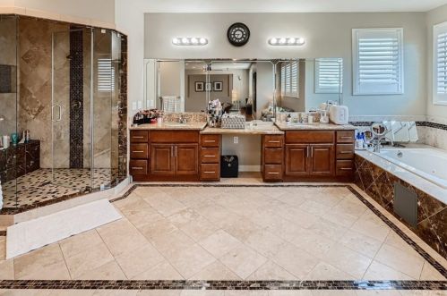 1814 Main St, Huntington Beach CA  92648-2725 exterior