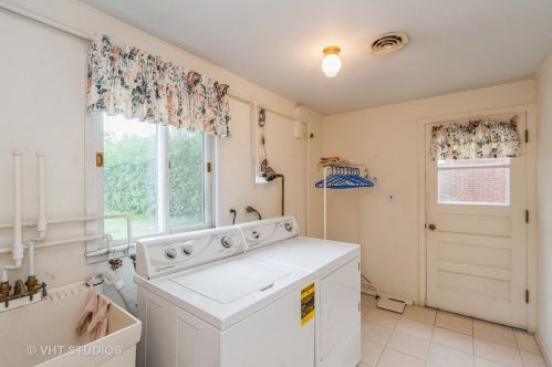 821 Castlewood Ln, Bannockburn IL  60015-2605 exterior