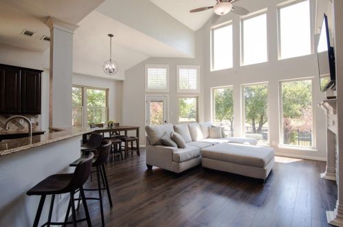 210 Wellington Rd, Irving TX 75063-7201 exterior