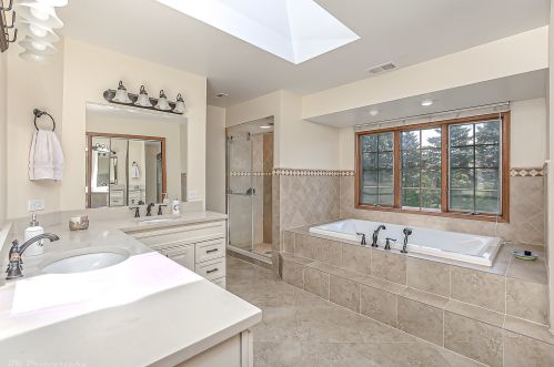 11617 Briarwood Ln, Willowbrook IL  60527-5173 exterior
