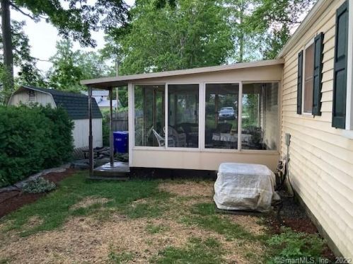 25 Emerson Rd, East Hampton, CT 06424-1533