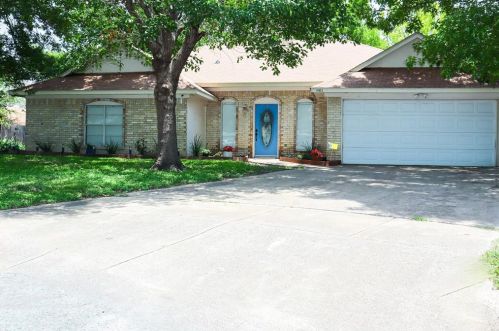 10052 Stoney Bridge Rd, Fort Worth, TX 76108-3859