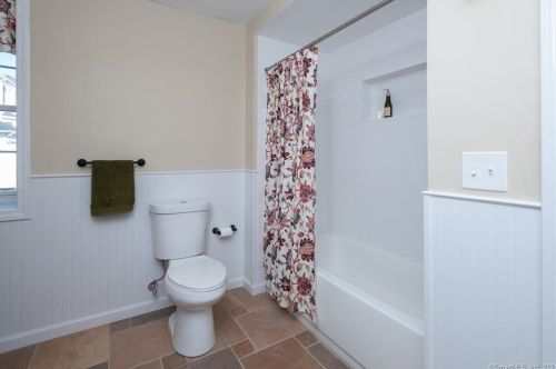 41 New Marker Rd, Wapping CT  06074-1863 exterior