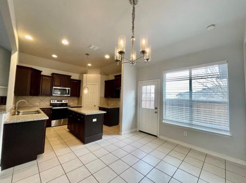 2069 Meadow Park Dr, Princeton TX 75407-2662 exterior