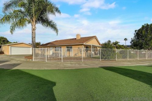 145 El Valle Opulento, Vista, CA 92083-7708