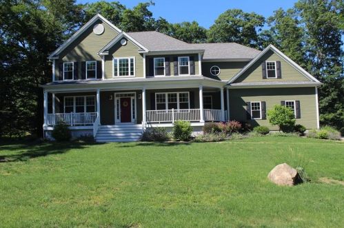 20 Oakbrook Ct, Warwick, RI 02818-1089