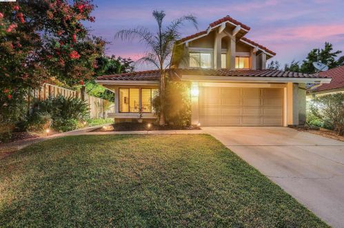 11732 Betlen Dr, Pleasanton, CA 94568-2718