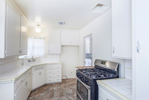 1828 Canada Blvd, Glendale CA  91208-2610 exterior