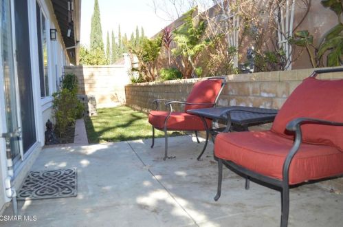 2040 Freesia Ave, Simi Valley CA  93063-3534 exterior