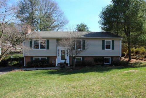 5810 Arcturus Dr, Roanoke, VA 24018-6604