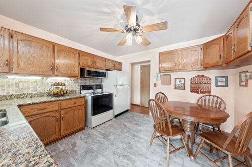 229 58th St, Willowbrook IL  60514-1711 exterior