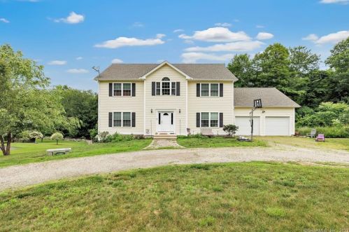 3 Bassett Ln, Derby, CT 06418-1067