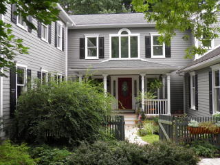 56 Halstead St, Clinton, NJ 08809-1307