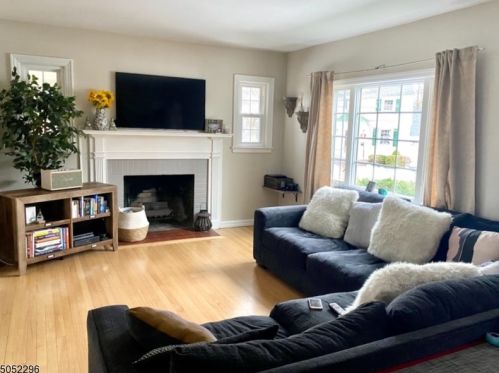 40 Amherst Ct, Ridgewood, NJ 07452-1302