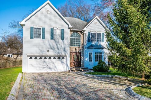 6 Wilson Ln, Metuchen, NJ 08840-2767