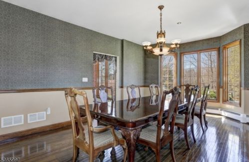 10 Cedar Manor Ct, Mount Olive, NJ 07828-1023
