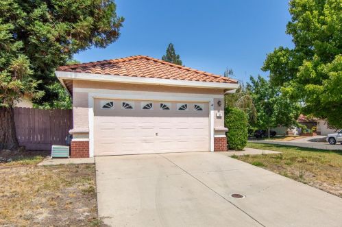 100 Lynton Ct, Folsom, CA 95630-8606