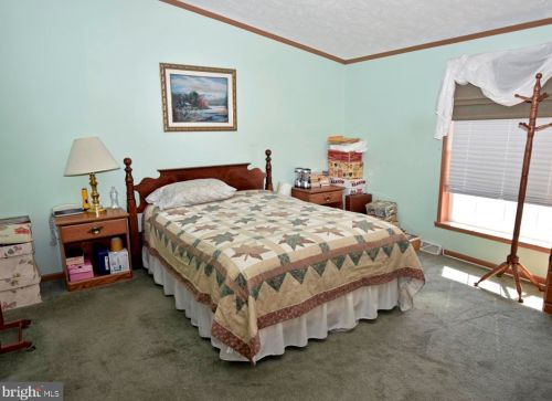 50 Raptor Dr, Hanover PA 17331-8158 exterior