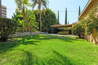 16646 Moorpark St, Van Nuys, CA 91436-1040