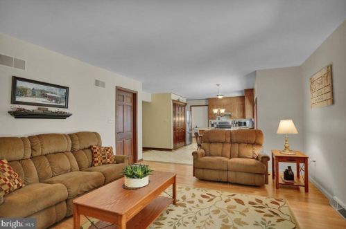 202 Suncrest Rd, Lancaster PA  17601-4835 exterior