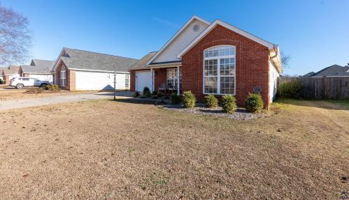 449 Falkirk Dr, Warner Robins, GA 31088-1256