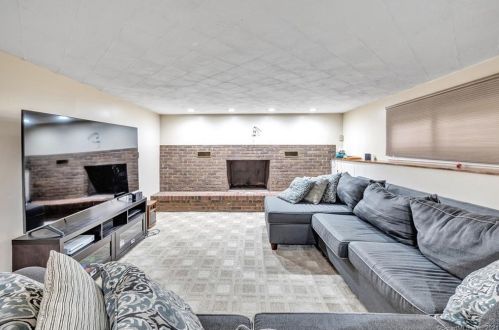 24 Morgan Dr, Wallingford CT  06492-2641 exterior