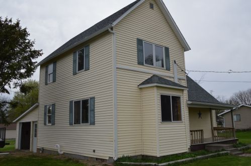 416 Maple St, Wyanet, IL 61379-9664