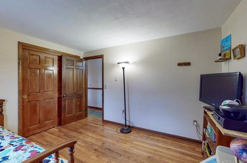 158 Scully Rd, Somers CT  06071-1723 exterior