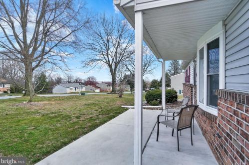 844 Elham Dr, York, PA 17406-8677