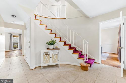 5006 Ten Mills Rd, Columbia MD 21044-1527 exterior