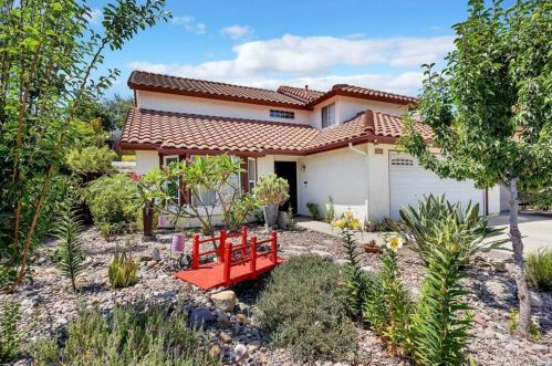 1719 Las Palmas Ln, Escondido, CA 92026-1887