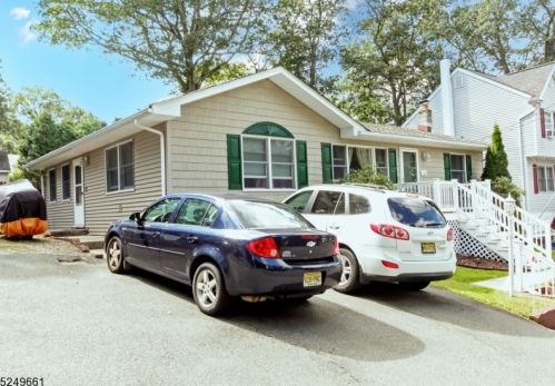 48 Broadway, Hopatcong, NJ 07843-1148