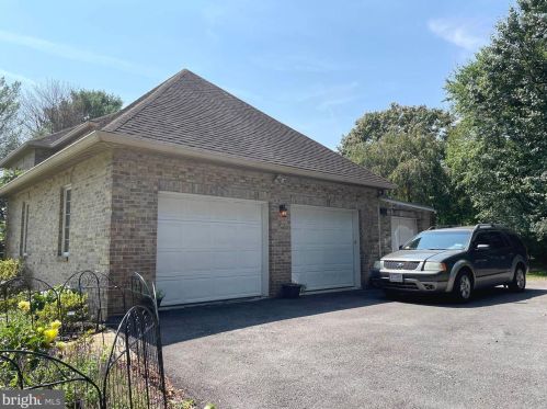 2053 Mayflower Dr, Silver Spring, MD 20905-5564