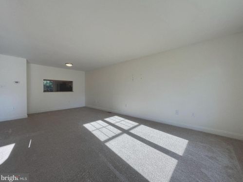 82 Morningside Dr, Falling Waters, WV 25419-4053
