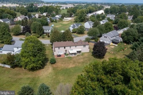 2616 Standardbred Dr, Lancaster PA  17603-4161 exterior