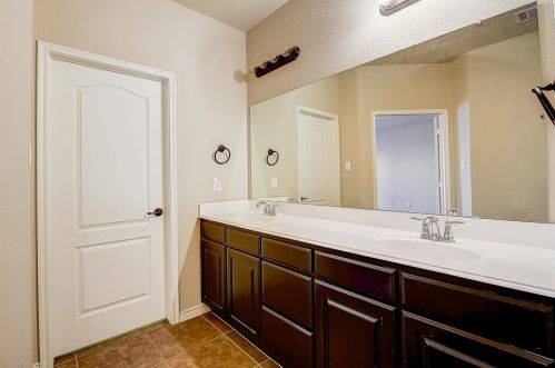 4272 Comanche Dr, Carrollton TX 75010-3300 exterior