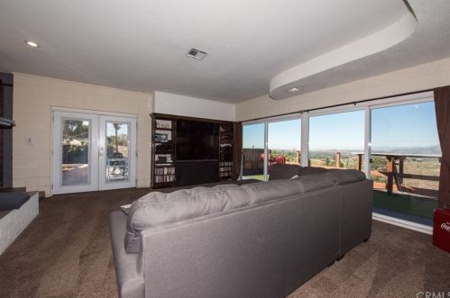 20283 Westpoint Dr, Riverside CA  92507-6663 exterior