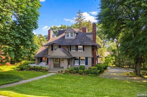 70 Monte Vista Ave, Ridgewood, NJ 07450-2428