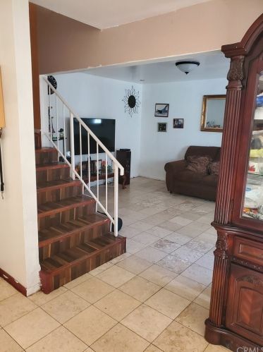7320 Lennox Ave, Van Nuys CA  91405-2339 exterior
