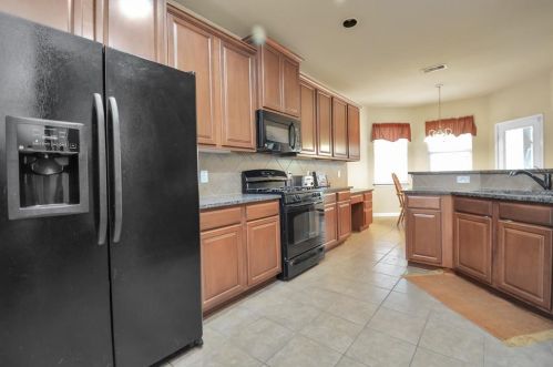 134 Magnolia Grove Ln, Conroe, TX 77384-3406
