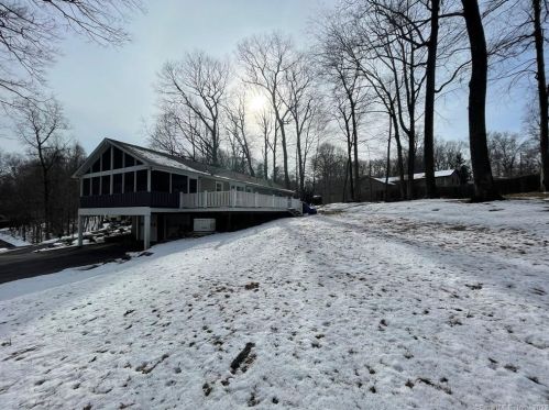 6 Little Fox Run, Huntington CT  06484-1619 exterior