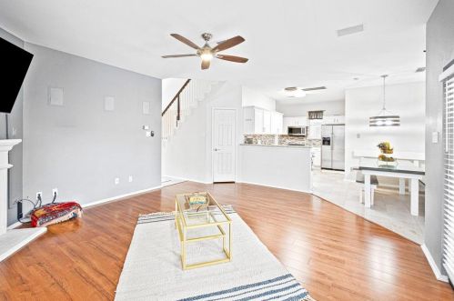 1905 Kerr Ct, Carrollton TX 75010-3208 exterior