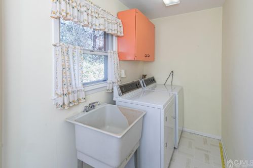 32 Taylor Rd, Princeton NJ 08540-9521 exterior