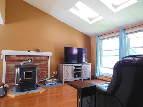 8 Philmart Dr, New Ipswich, NH 03071-3114