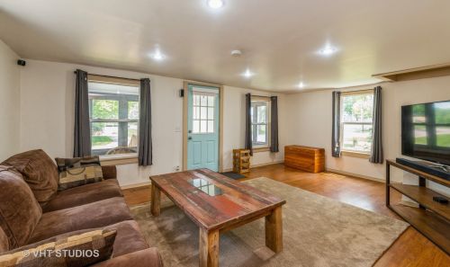 133 Sabin St, Sycamore, IL 60178-1557