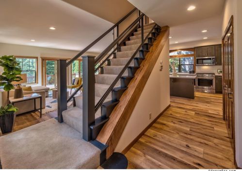 12275 Stockholm Way, Truckee CA  96161-6945 exterior