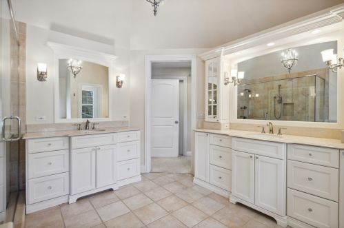 267 Middaugh Rd, Willowbrook IL  60514-1067 exterior