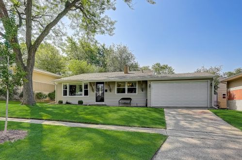 1756 Kingston Cir, Carpentersville, IL 60110-2404