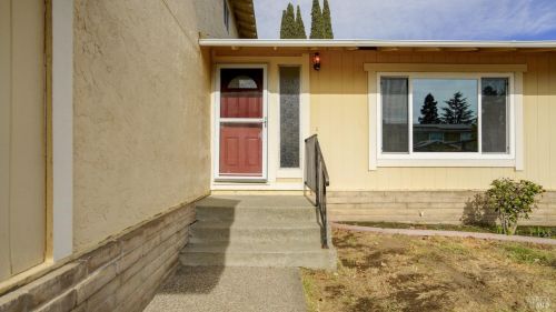 219 Gentry Cir, Vacaville, CA 95687-5917