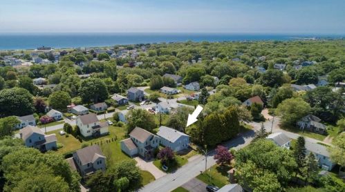 16 Coffey Ave, South Kingstown, RI 02882-5115